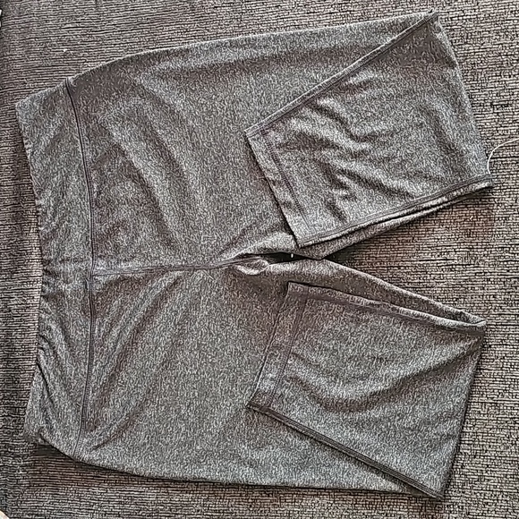 Woman's Capri Leggings - Picture 2 of 3